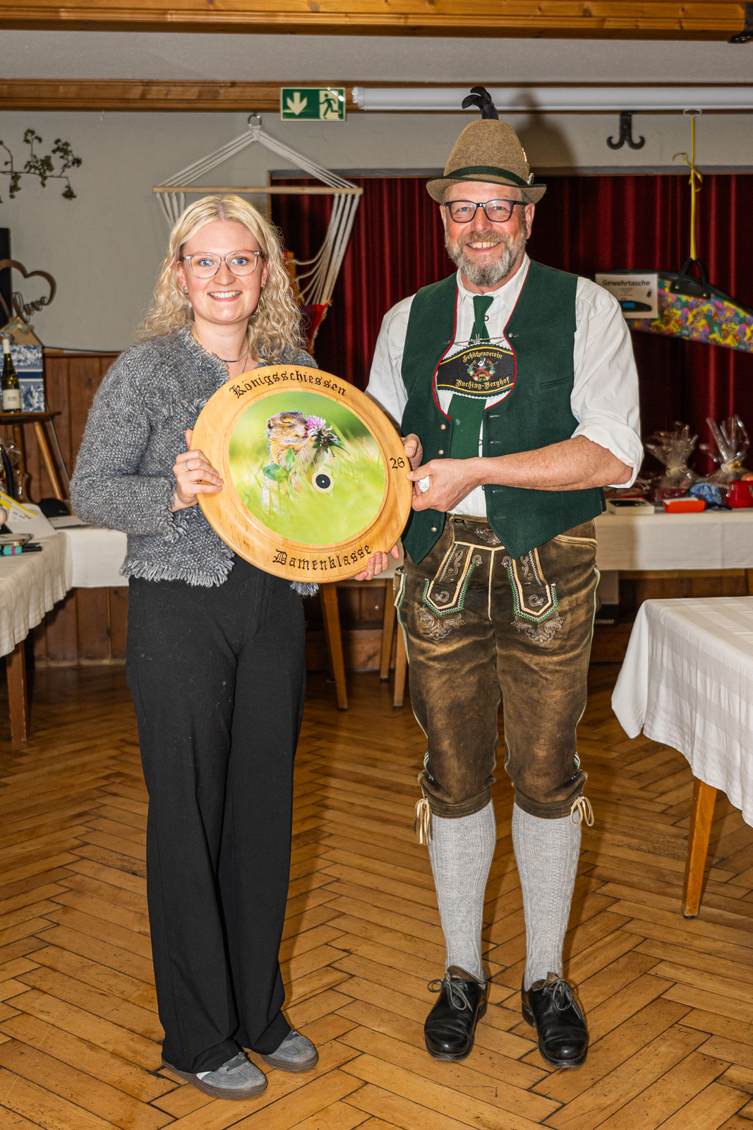 Übergabe Ehrenscheibe Damen - SV-Buching-Berghof
